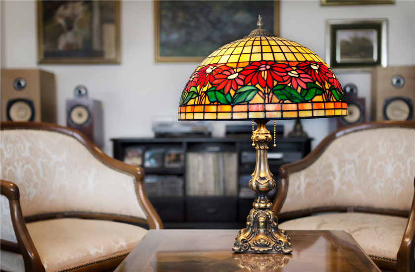 Glass Tiffany lamp in reds and yellows 